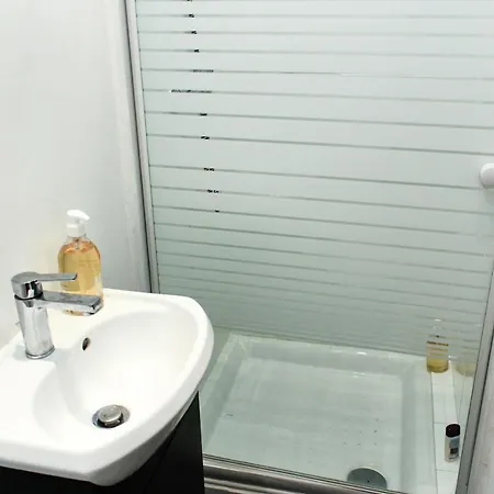 Joli Studio Avec Balcon, Centre Apartment